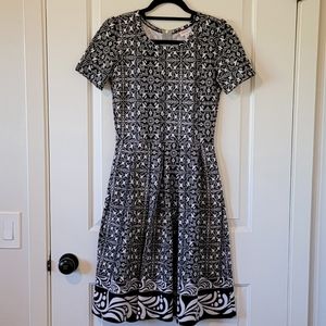 EUC LuLaRoe Amelia Dress with Pockets S